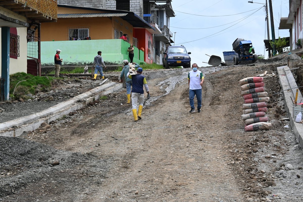 Obras de agua y aceras avanzan rápido en Dos de Mayo, El Empalme