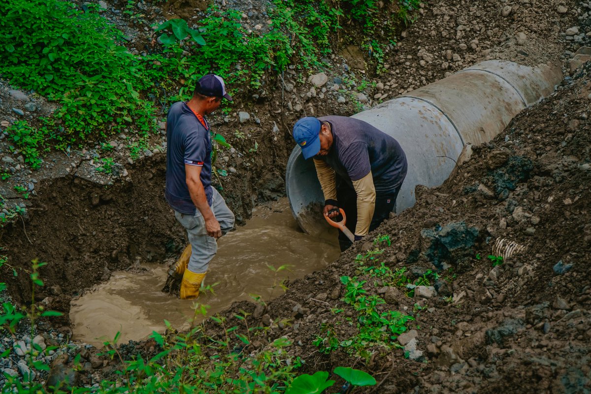 El Triunfo: Instalación de tuberías para mitigar inundaciones en El Paraíso