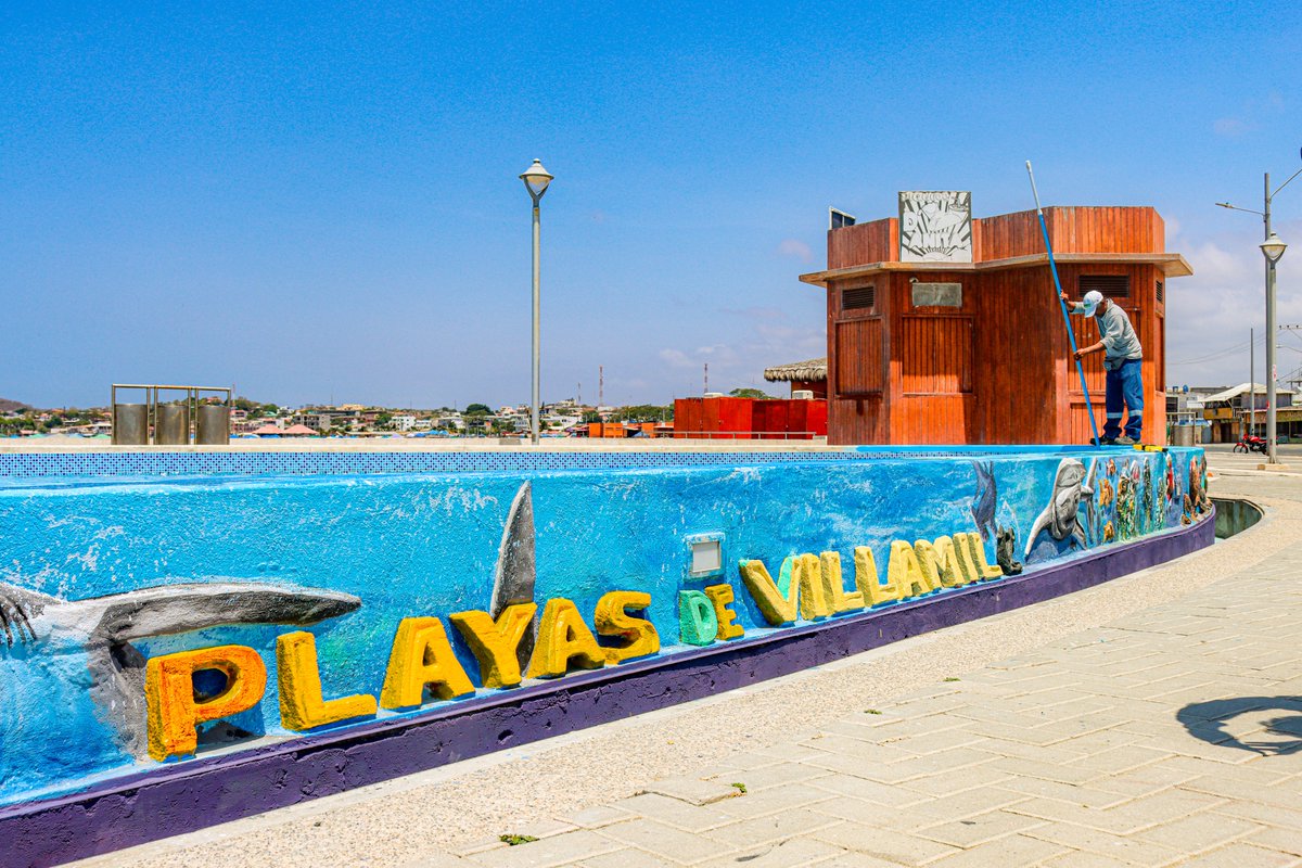 El malecón de Playas luce renovado con piletas y áreas verdes