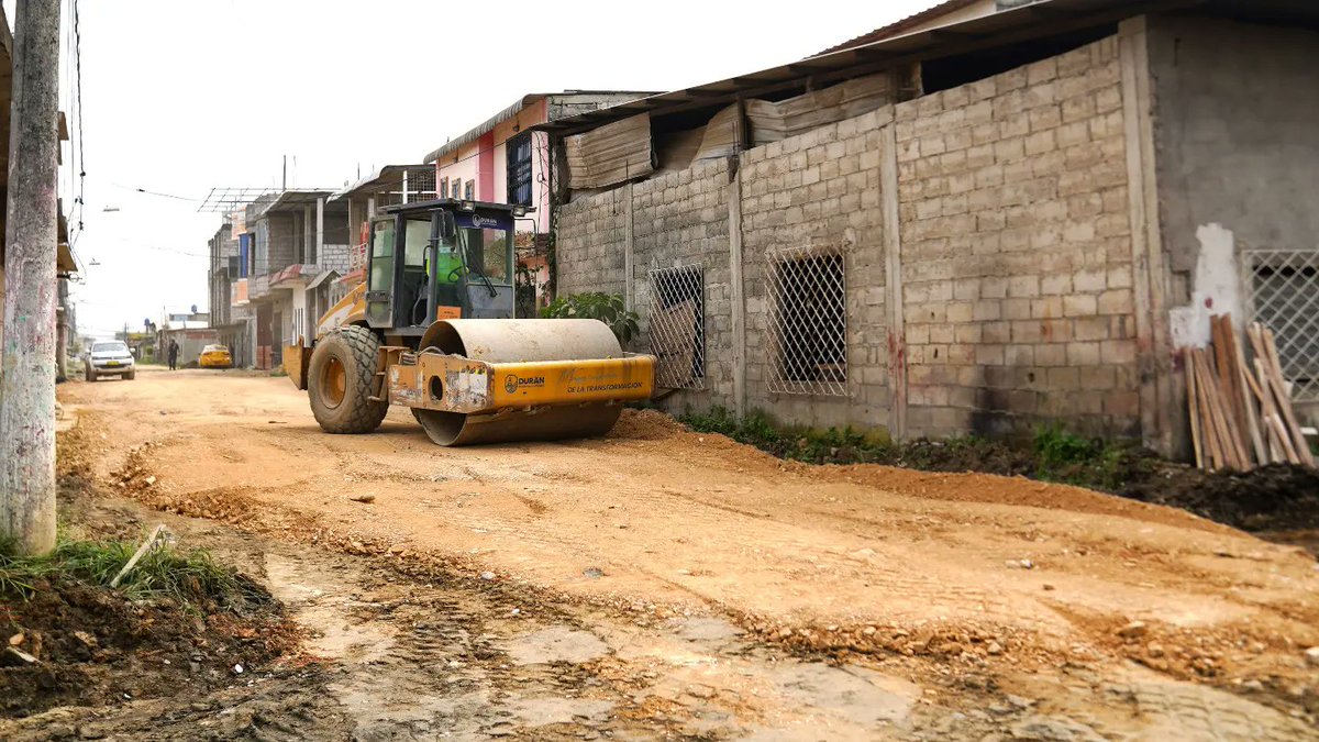 Obras Públicas rellena y reconforma vías en bloques H y F de Coop. 5 de Junio