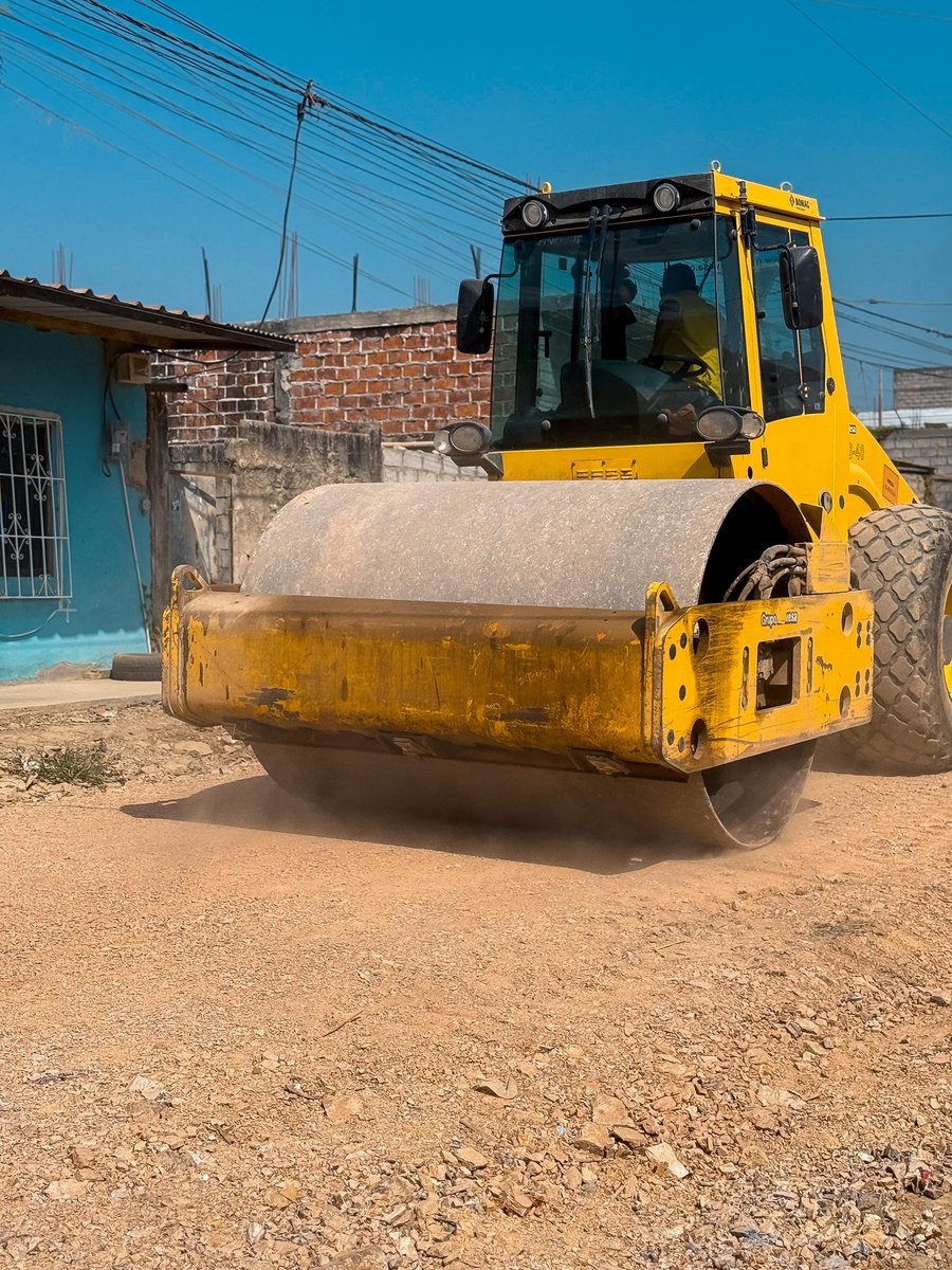 Reconformación de calles en Nuevos Horizontes avanza con nivelación y compactación
