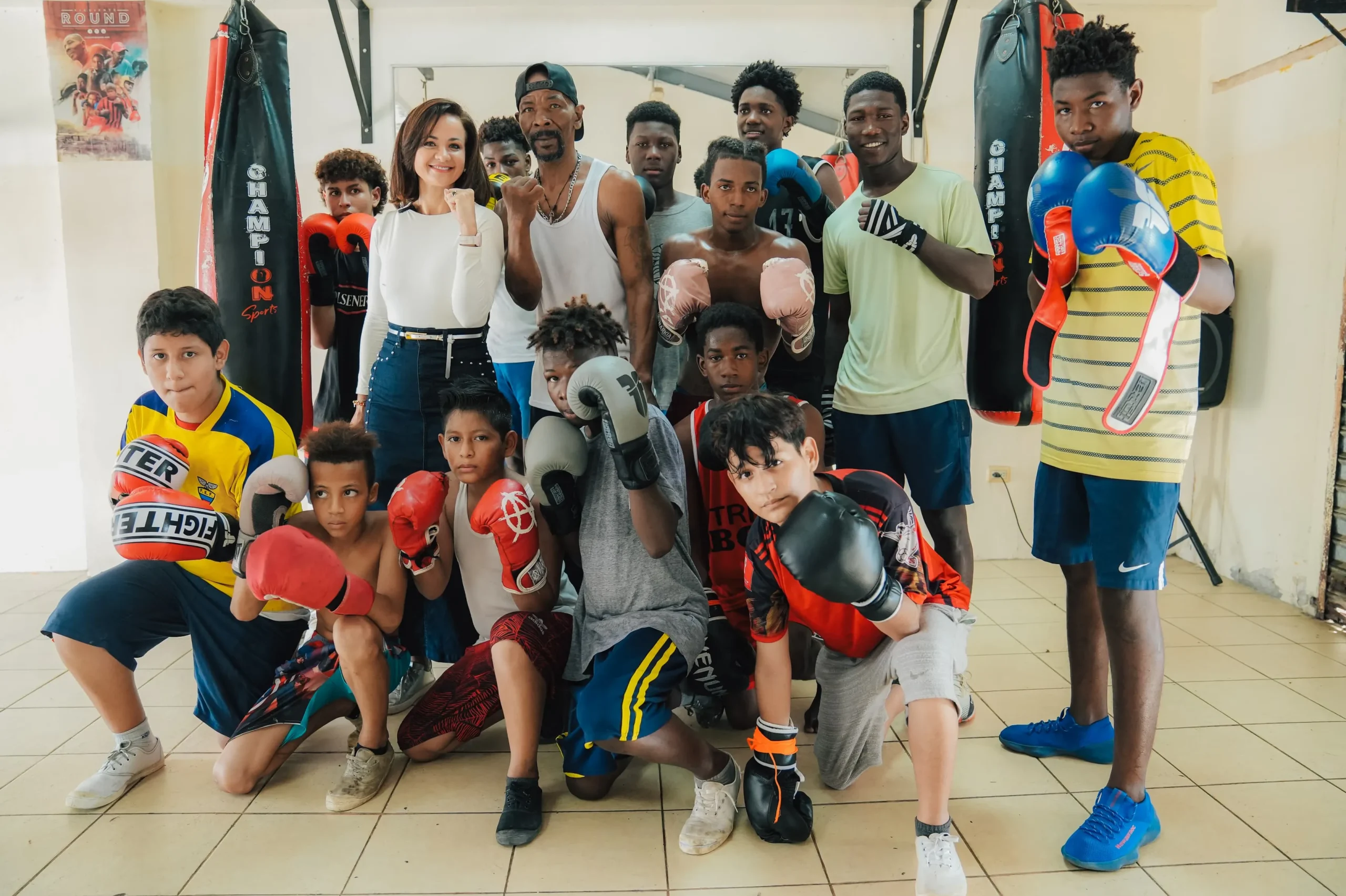 Prefectura del Guayas interviene Trinibox en Isla Trinitaria para fortalecer el boxeo juvenil