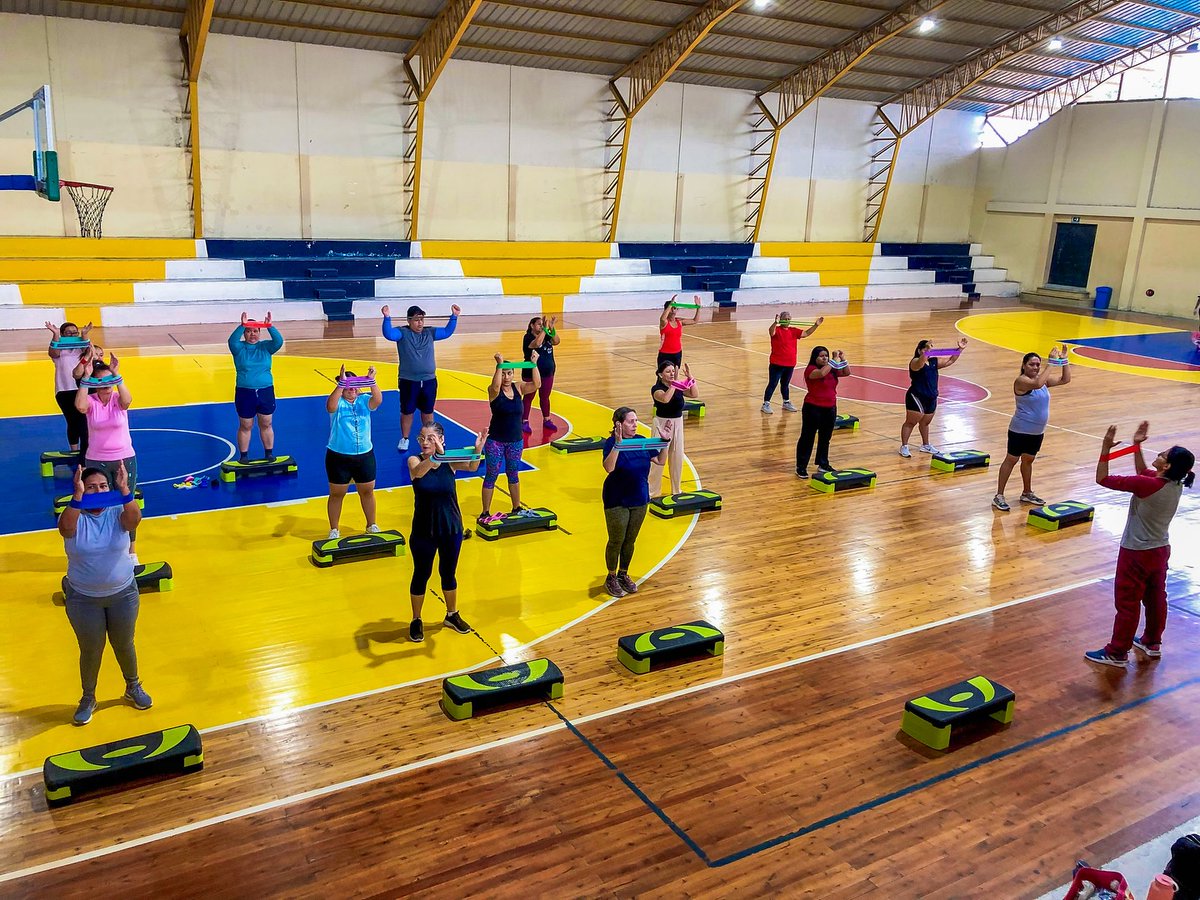 La Aurora celebró 24 años con taller de aeróbicos en el Polideportivo