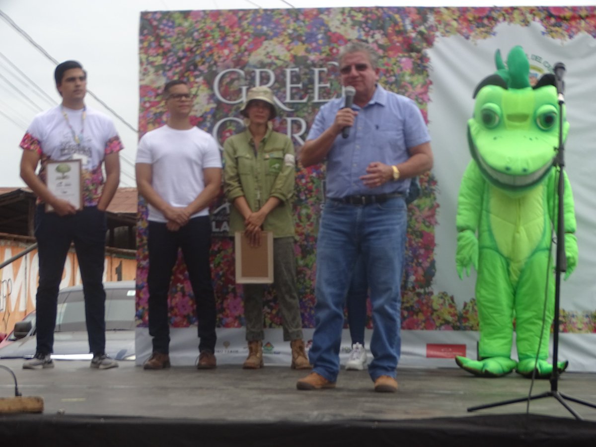 Lomas de Sargentillo inicia siembra de árboles nativos con campaña ambiental
