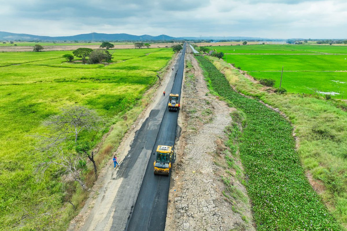 Avanza asfaltado en vía rural que une La Fabiola, Huachapelí y Los Lojas