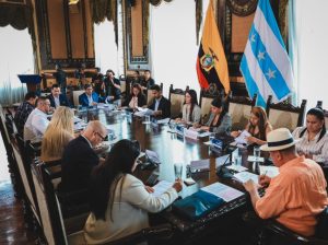 Cabildo de Guayaquil rechaza intervención del MIT en el aeropuerto Olmedo