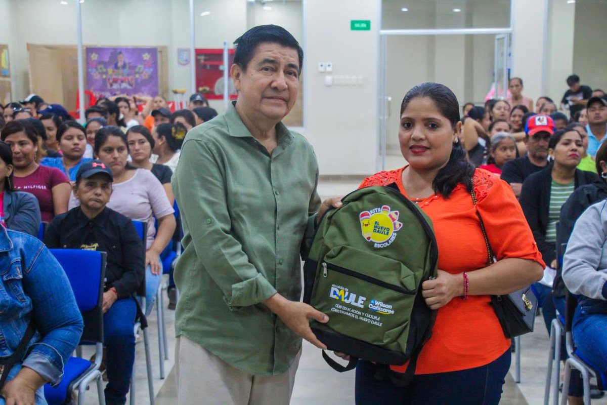 Concejales de Daule entregan 400 kits escolares a estudiantes de instituciones fiscales