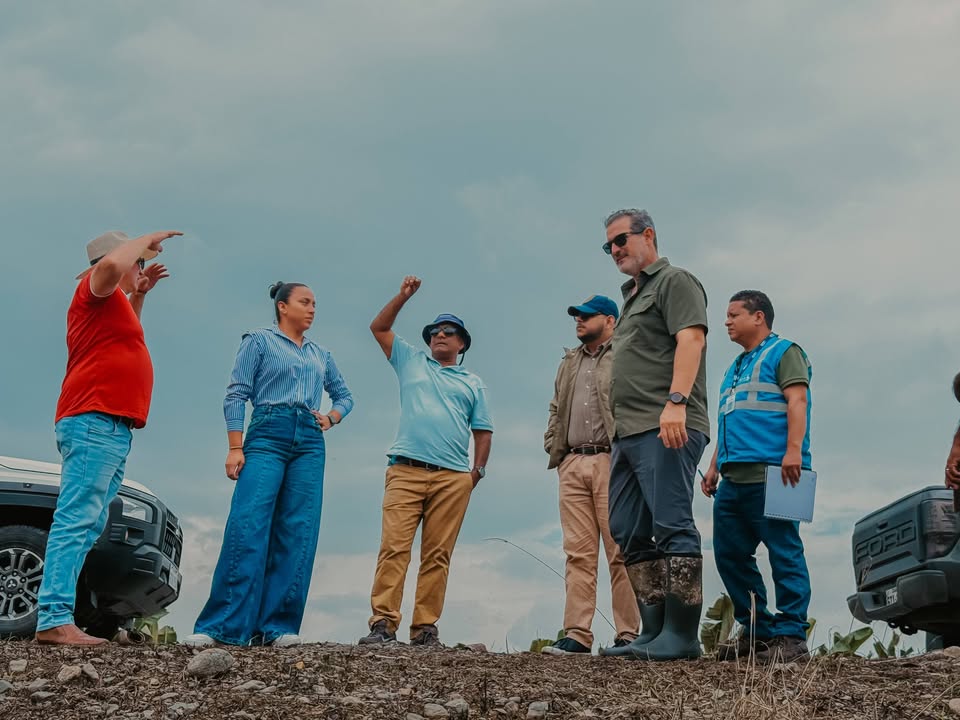Prefectura y Alcaldía de El Triunfo inspeccionan puntos críticos ante El Niño
