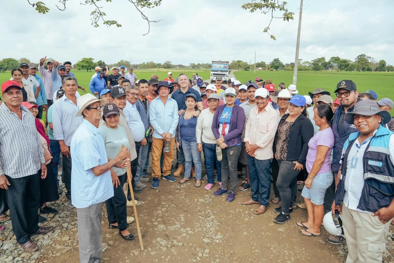 Prefectura del Guayas reconformó 6 km de vía en Santa Lucía para más de 600 habitantes